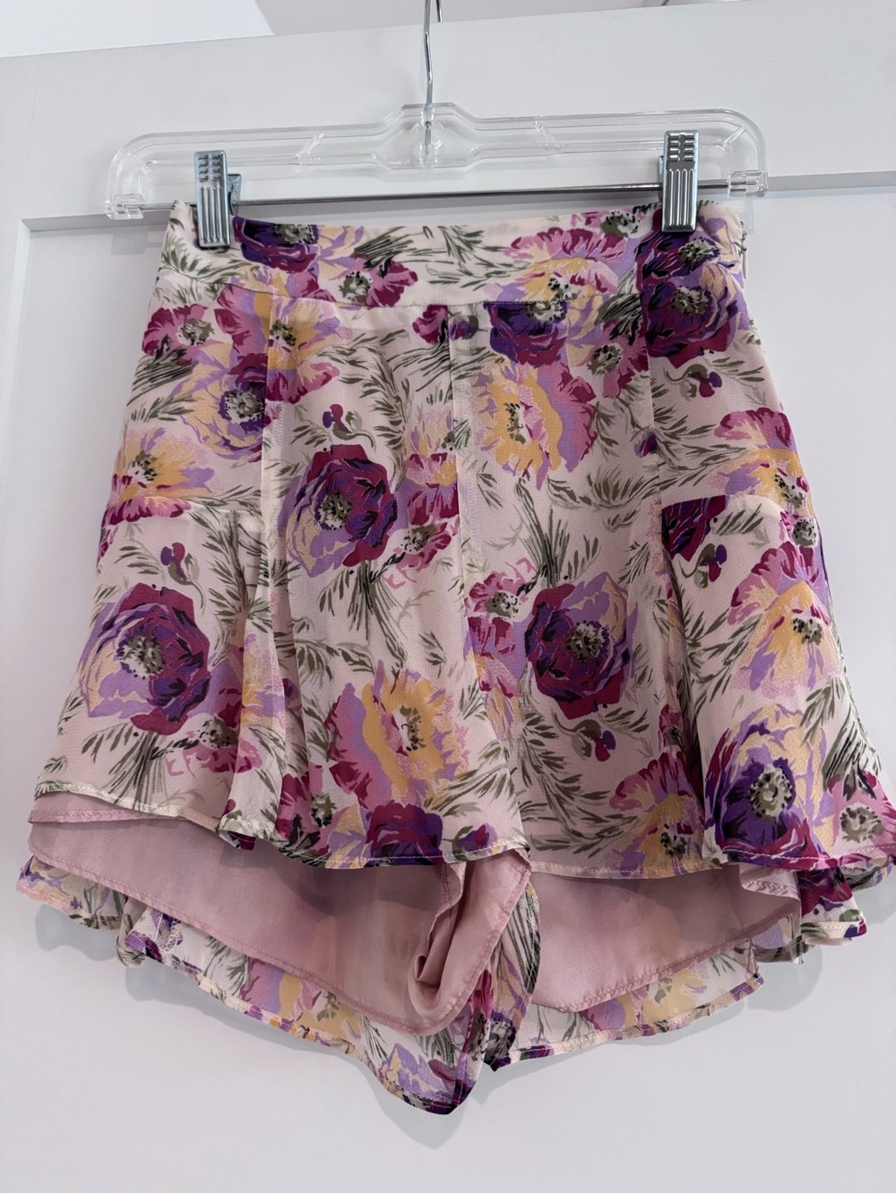 Stone cold fox floral shorts, size 1. Great condition.